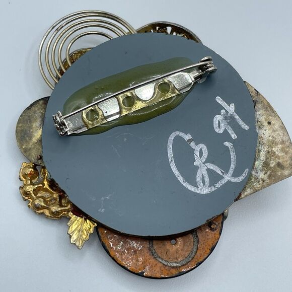 Vintage Signed LC 94 Steampunk Leaf Clock Statement Brooch Pin Rhinestones Gold - Picture 2 of 7